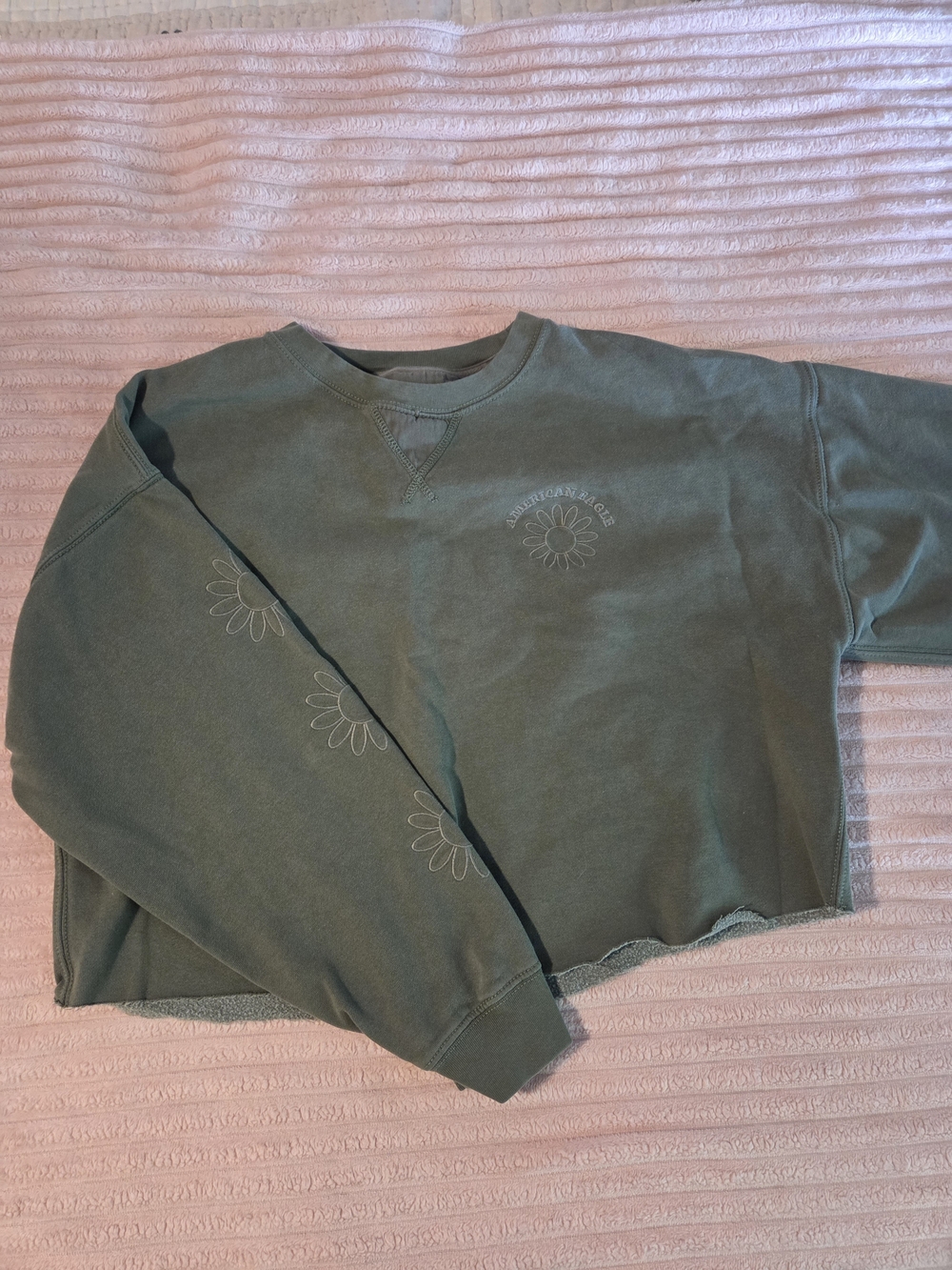 American Eagle Outfitters Cropped Olive Green Daisy Crewneck Sweat Shirt